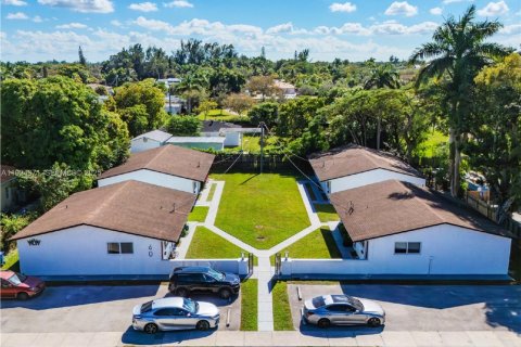 Propiedad comercial en venta en Miami, Florida № 1983145 - foto 19