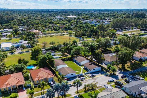 Propiedad comercial en venta en Miami, Florida № 1983145 - foto 20