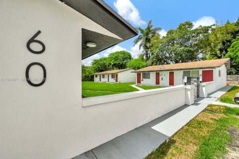 Propiedad comercial en venta en Miami, Florida № 1983145 - foto 10