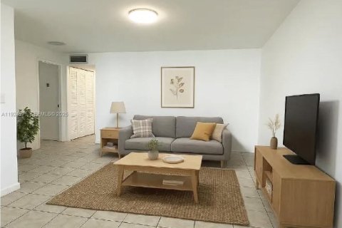 Propiedad comercial en venta en Miami, Florida № 1983145 - foto 5