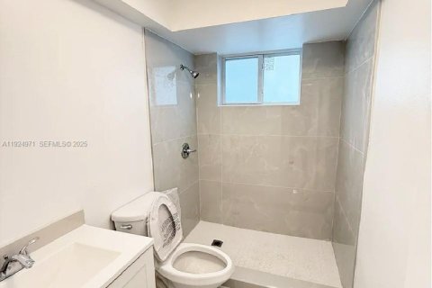 Propiedad comercial en venta en Miami, Florida № 1983145 - foto 9