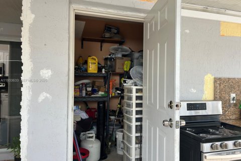 Casa en alquiler en Miami, Florida, 3 dormitorios, 117.89 m2 № 1992080 - foto 20