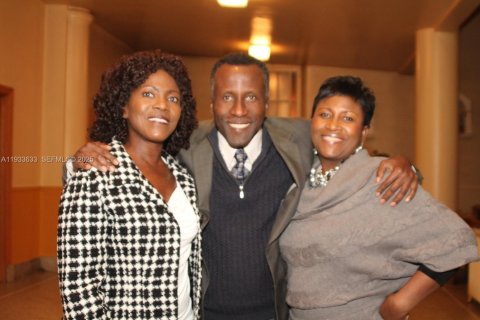 Casa en alquiler en Miami, Florida, 3 dormitorios, 117.89 m2 № 1992080 - foto 23