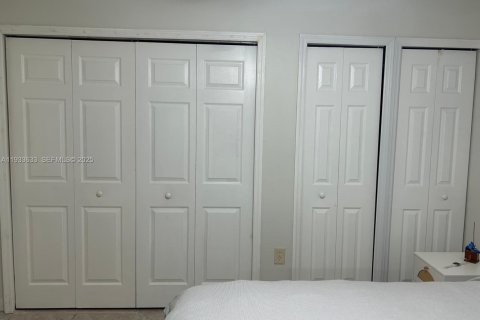 Casa en alquiler en Miami, Florida, 3 dormitorios, 117.89 m2 № 1992080 - foto 14