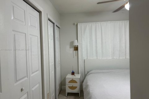 Casa en alquiler en Miami, Florida, 3 dormitorios, 117.89 m2 № 1992080 - foto 8