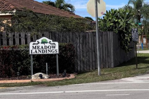 Casa en alquiler en Miami, Florida, 3 dormitorios, 117.89 m2 № 1992080 - foto 25