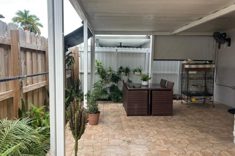 Casa en alquiler en Miami, Florida, 3 dormitorios, 117.89 m2 № 1992080 - foto 18