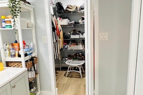 Condo in Weston, Florida, 3 bedrooms  № 1991435 - photo 24