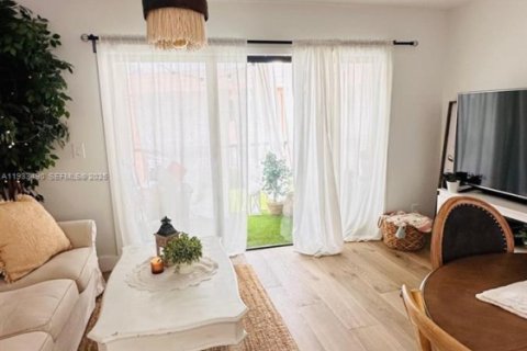 Condo in Weston, Florida, 3 bedrooms  № 1991435 - photo 16