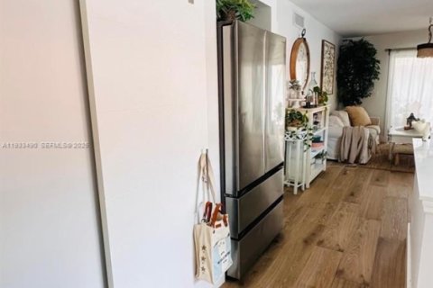 Condo in Weston, Florida, 3 bedrooms  № 1991435 - photo 3