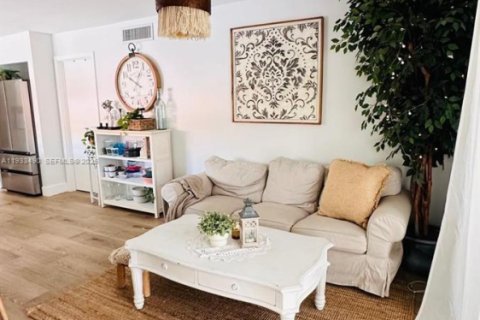 Condo in Weston, Florida, 3 bedrooms  № 1991435 - photo 14