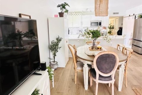 Condo in Weston, Florida, 3 bedrooms  № 1991435 - photo 15