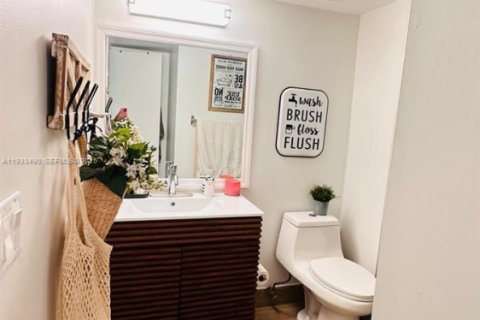 Condo in Weston, Florida, 3 bedrooms  № 1991435 - photo 17