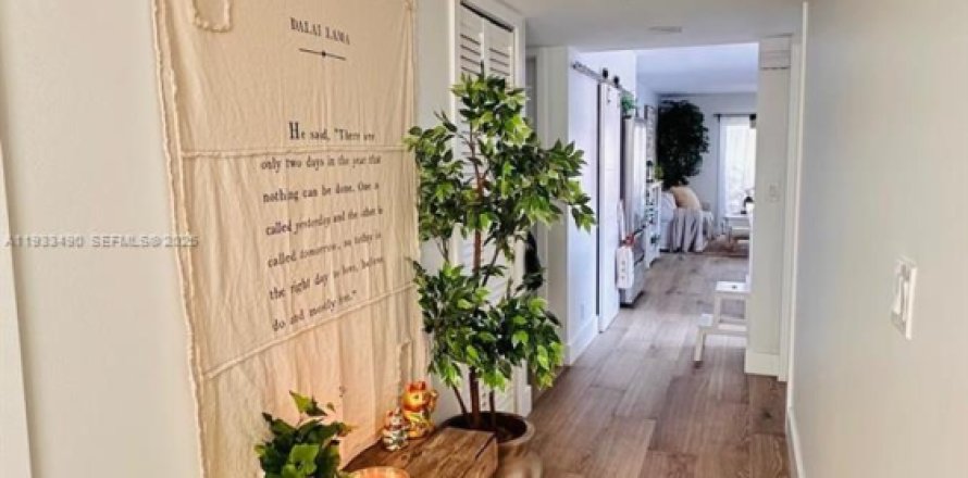 Condo in Weston, Florida, 3 bedrooms  № 1991435