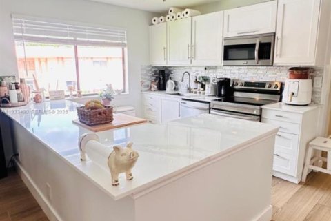 Condo in Weston, Florida, 3 bedrooms  № 1991435 - photo 5