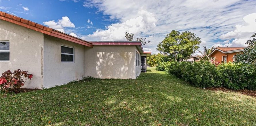 Villa ou maison à Tamarac, Floride 2 chambres, 217.86 m2 № 1174954