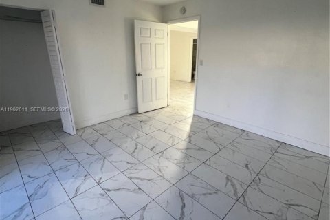 Купить кондоминиум в Майами-Гарденс, Флорида 2 спальни, 67.82м2, № 2015481 - фото 2