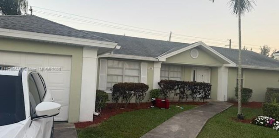 Casa en Homestead, Florida 3 dormitorios, 158.31 m2 № 1859877