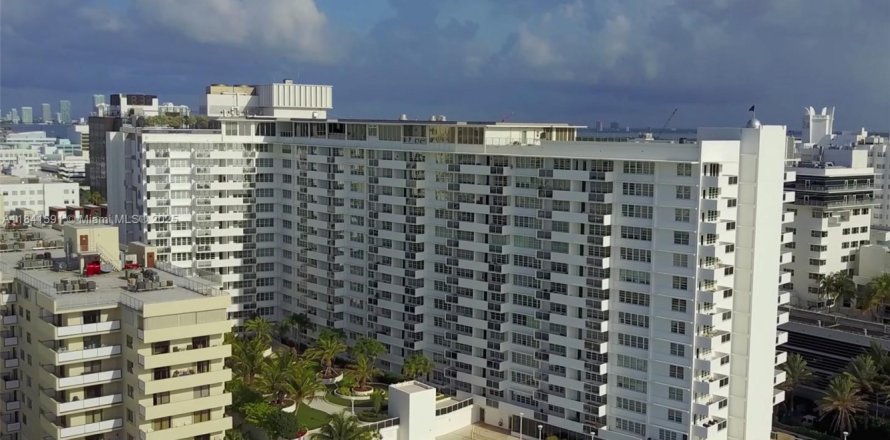 Studio à Condo à Miami Beach, Floride  № 1832523
