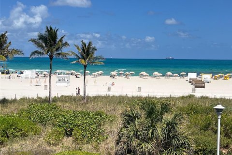 Copropriété à louer à Miami Beach, Floride: 51.1 m2 № 1832523 - photo 2