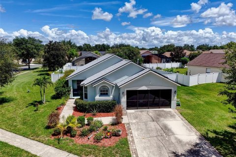 House in Clermont, Florida 4 bedrooms, 167.87 sq.m. № 1917654 - photo 1