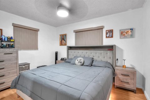 House in West Park, Florida 3 bedrooms, 93.65 sq.m. № 2081292 - photo 10
