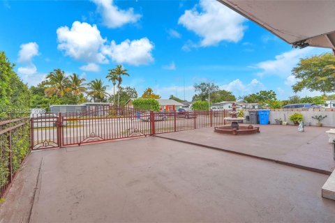 House in West Park, Florida 3 bedrooms, 93.65 sq.m. № 2081292 - photo 23