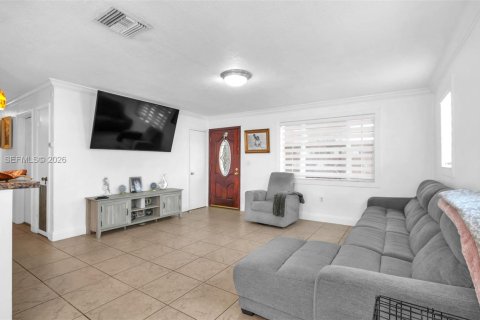 House in West Park, Florida 3 bedrooms, 93.65 sq.m. № 2081292 - photo 15