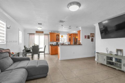 House in West Park, Florida 3 bedrooms, 93.65 sq.m. № 2081292 - photo 16