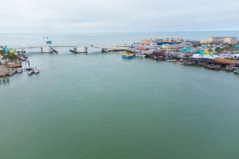 Купить кондоминиум в Трежер-Айленд, Флорида 4 комнаты, 86.4м2, № 2098368 - фото 26