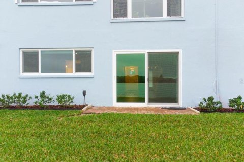 Купить кондоминиум в Трежер-Айленд, Флорида 4 комнаты, 86.4м2, № 2098368 - фото 21