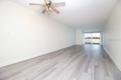 Купить кондоминиум в Трежер-Айленд, Флорида 4 комнаты, 86.4м2, № 2098368 - фото 5