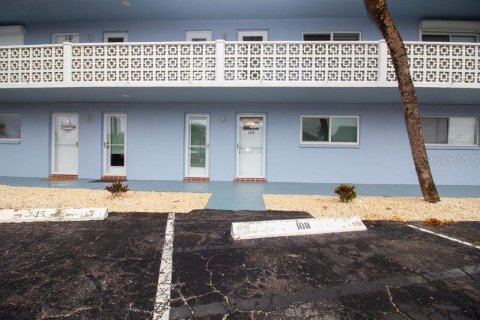 Купить кондоминиум в Трежер-Айленд, Флорида 4 комнаты, 86.4м2, № 2098368 - фото 2
