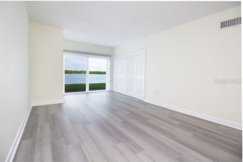 Купить кондоминиум в Трежер-Айленд, Флорида 4 комнаты, 86.4м2, № 2098368 - фото 6