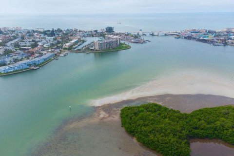 Купить кондоминиум в Трежер-Айленд, Флорида 4 комнаты, 86.4м2, № 2098368 - фото 29