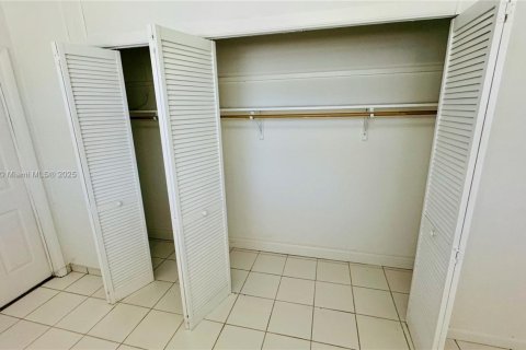 Condo in Miami Beach, Florida, 1 bedroom  № 1952641 - photo 11