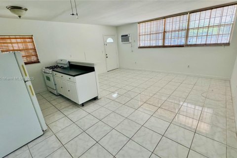 Condo in Miami Beach, Florida, 1 bedroom  № 1952641 - photo 5