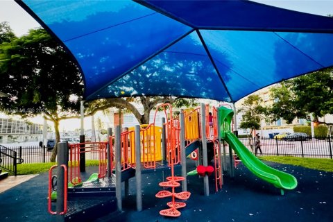 Condo in Miami Beach, Florida, 1 bedroom  № 1952641 - photo 24