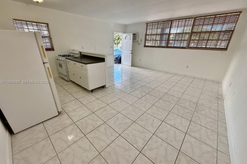 Condo in Miami Beach, Florida, 1 bedroom  № 1952641 - photo 30