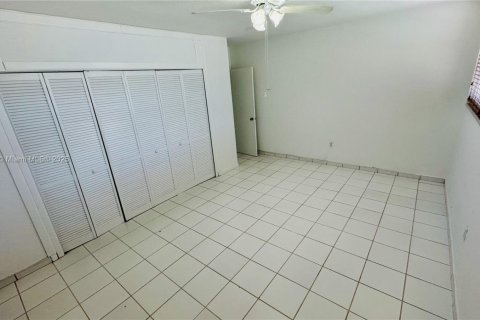 Condo in Miami Beach, Florida, 1 bedroom  № 1952641 - photo 13
