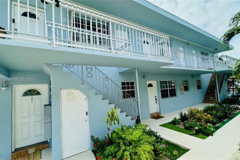 Condo in Miami Beach, Florida, 1 bedroom  № 1952641 - photo 2