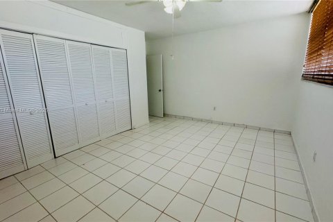 Condo in Miami Beach, Florida, 1 bedroom  № 1952641 - photo 15