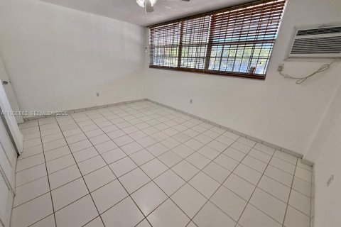 Condo in Miami Beach, Florida, 1 bedroom  № 1952641 - photo 29