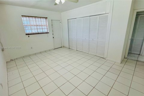 Condo in Miami Beach, Florida, 1 bedroom  № 1952641 - photo 14