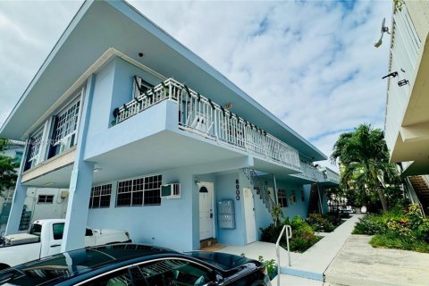 Condo in Miami Beach, Florida, 1 bedroom  № 1952641 - photo 1