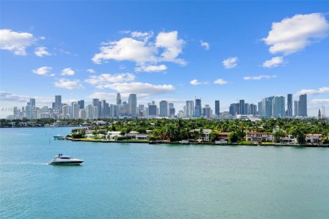 Condo in Miami Beach, Florida, 1 bedroom  № 1986756 - photo 25