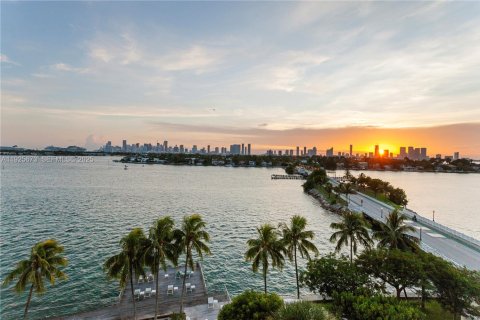 Condo in Miami Beach, Florida, 1 bedroom  № 1986756 - photo 21