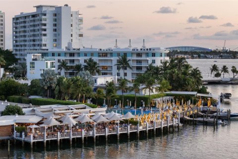 Condo in Miami Beach, Florida, 1 bedroom  № 1986756 - photo 24