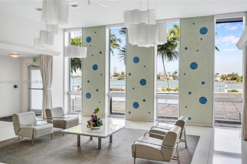 Condo in Miami Beach, Florida, 1 bedroom  № 1986756 - photo 23