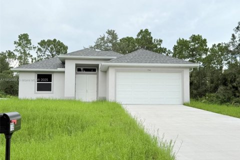 House in Lehigh Acres, Florida 3 bedrooms № 1859183 - photo 1